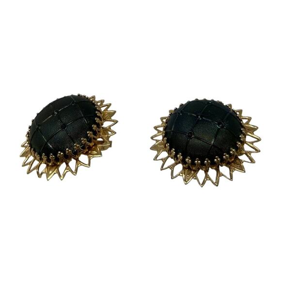 Vintage 50's Gold Tone Filigree Dark Green Button Iridescent 1.5" Clip Earrings - Picture 3 of 11
